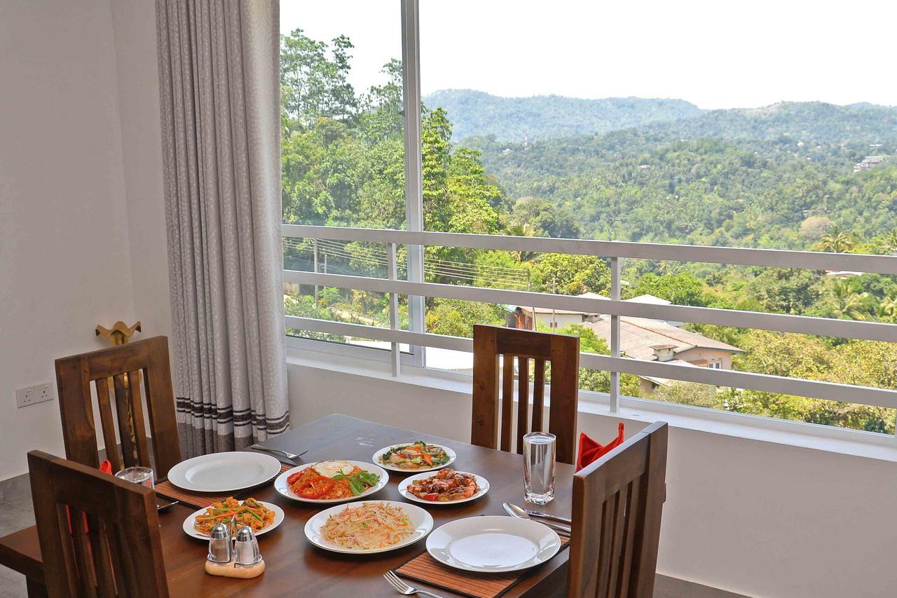 Red Chillies Tourist Inn Kandy Bagian luar foto