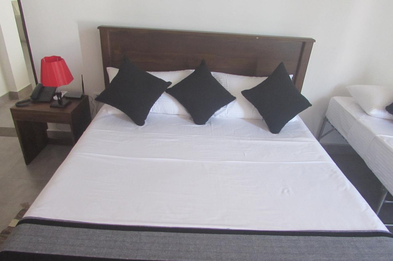 Red Chillies Tourist Inn Kandy Bagian luar foto