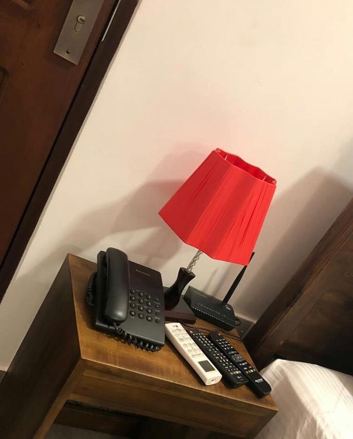 Red Chillies Tourist Inn Kandy Bagian luar foto